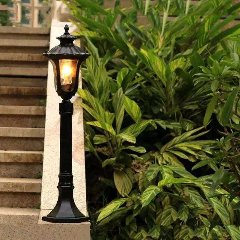 Lampadaire extérieur ancien